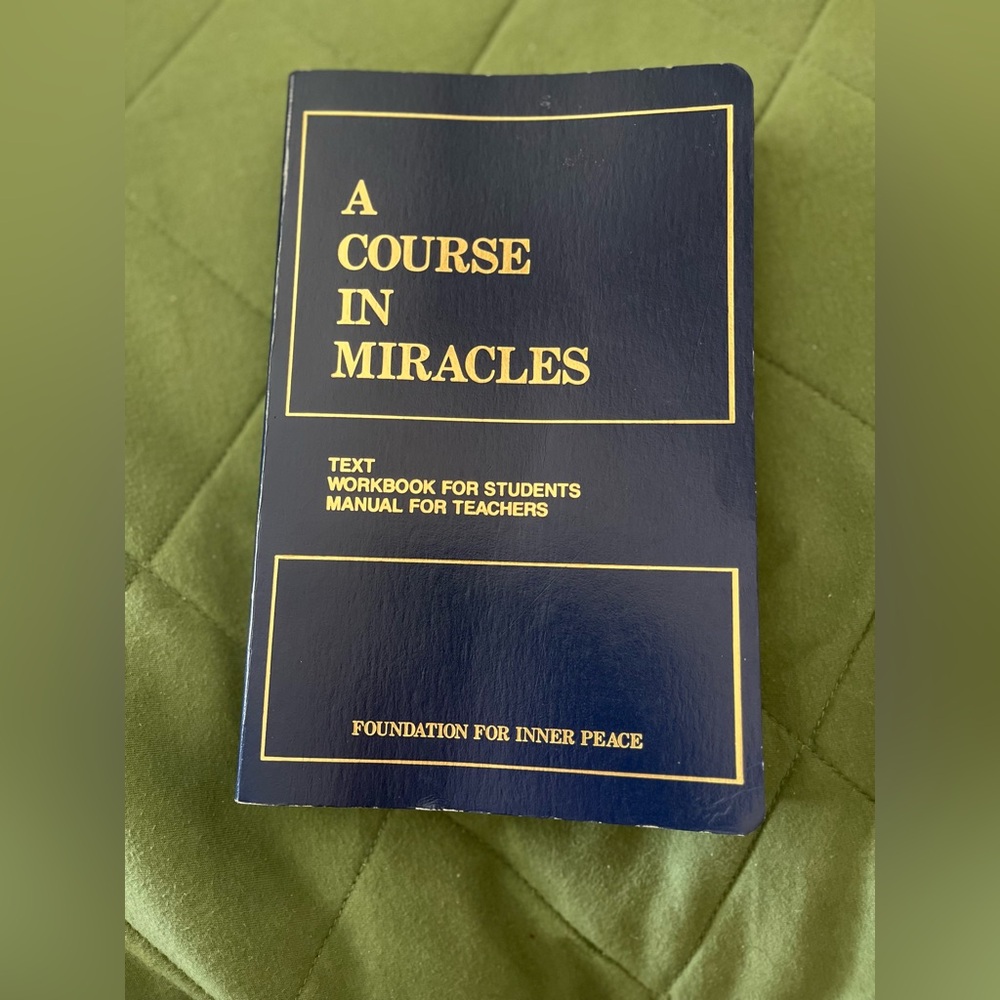 A Course in Miracles, Like New condition, same/next day ship